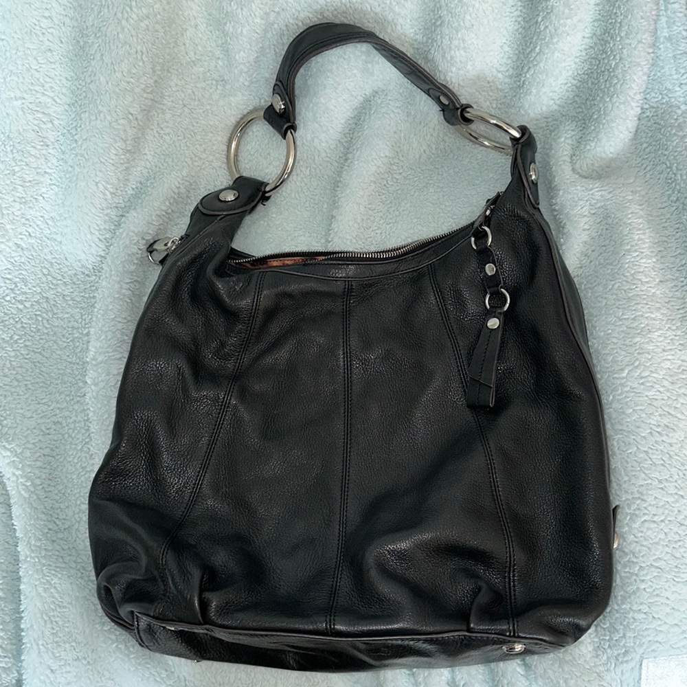ALL BLACK B.MAKOWSKY PURSE CHEETA PRINT ON THE INSIDE.